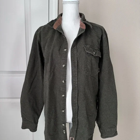 Legendary Whitetails Button-Down - Picture 1 of 13